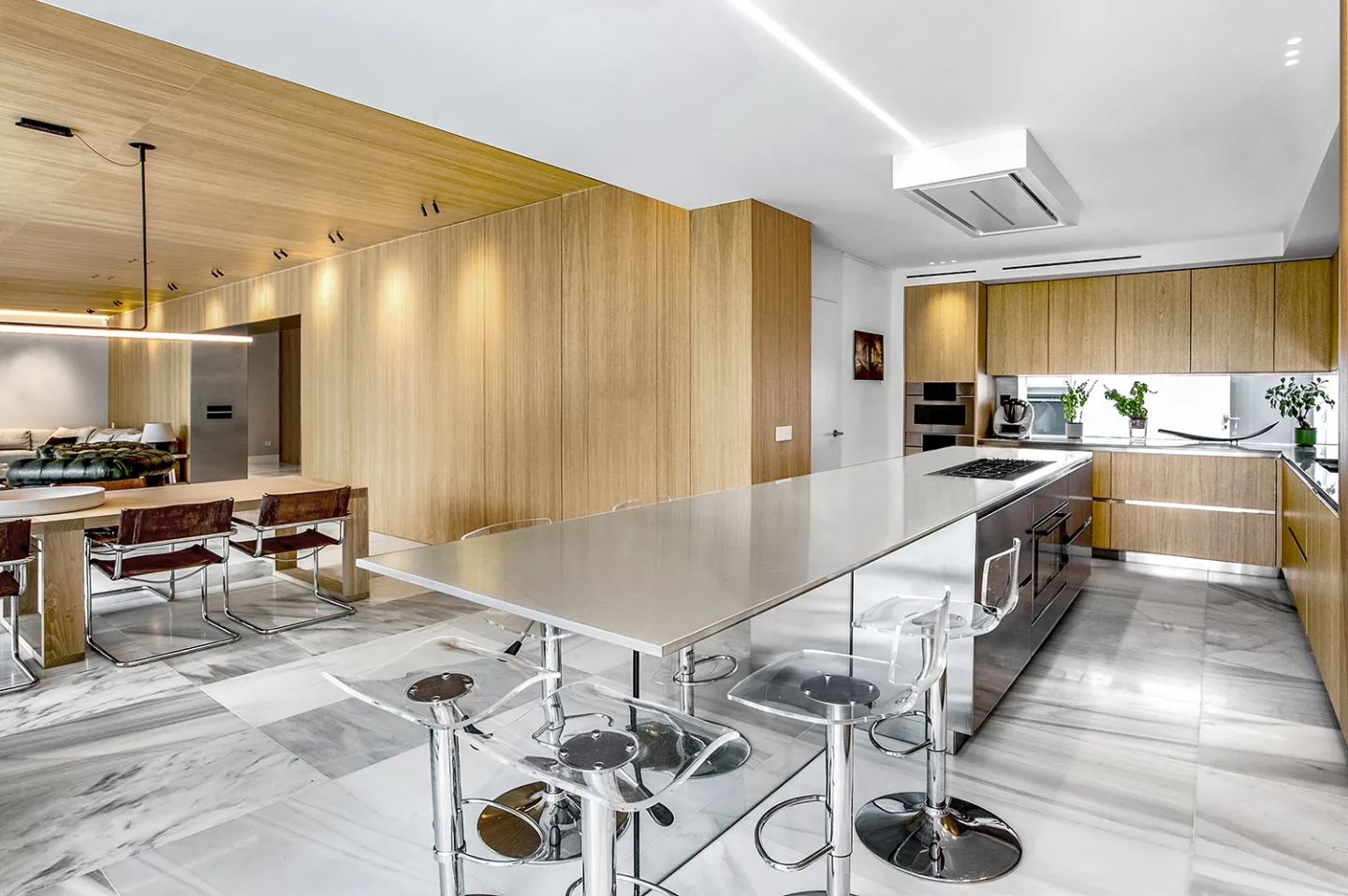 Cocina y comedor bajo el mismo techo de roble